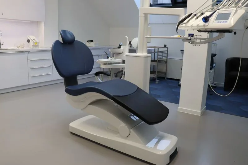 Prémiová zubní ordinace s dentálním křeslem Prague Healthcare
